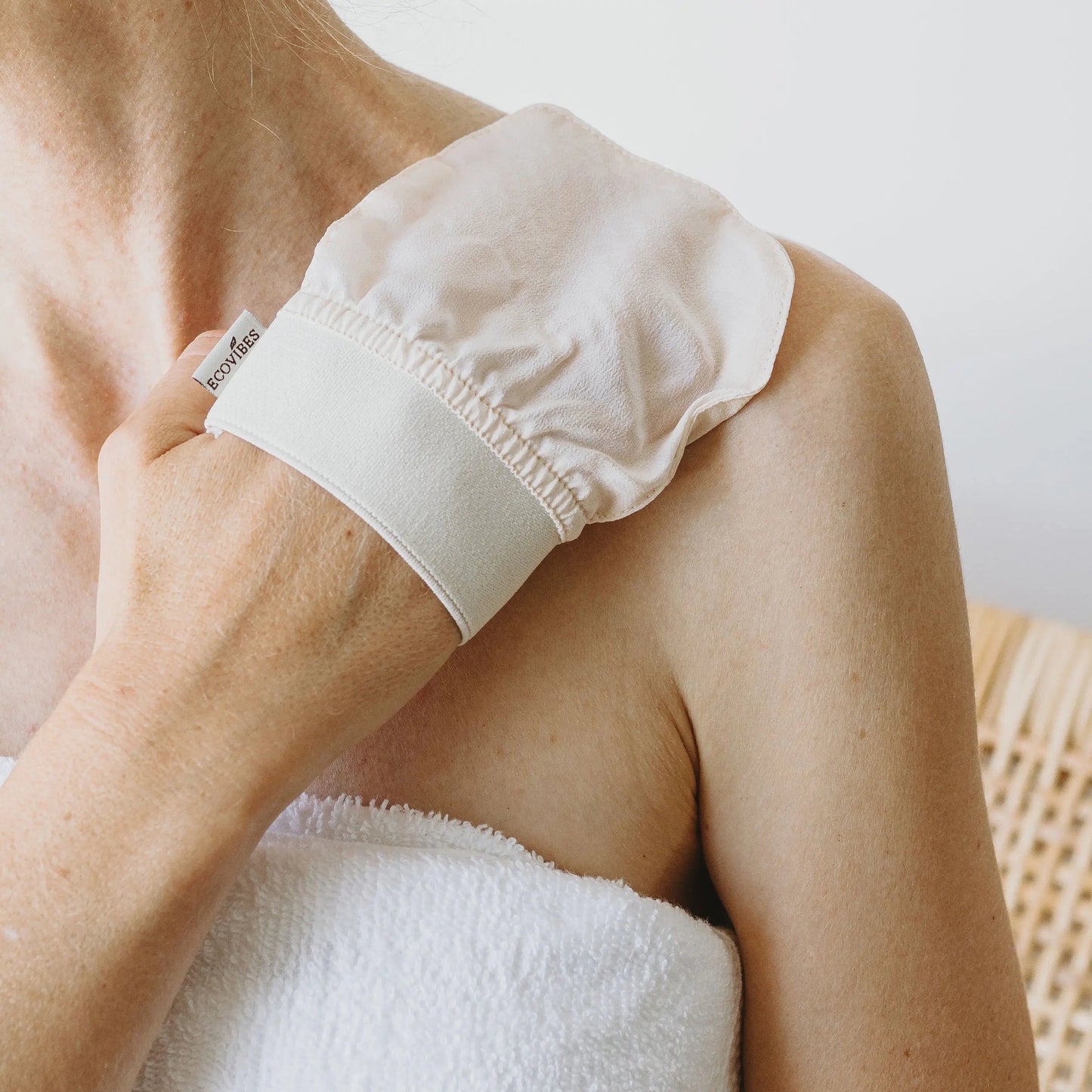 Silk Exfoliating Face Glove - Ecovibes